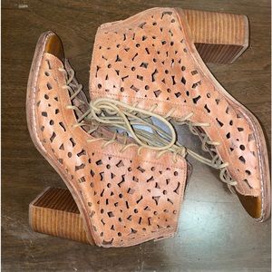 EUC Jeffrey Campbell Handmade “Ibiza" Last Lace-Up Sandals Size 8